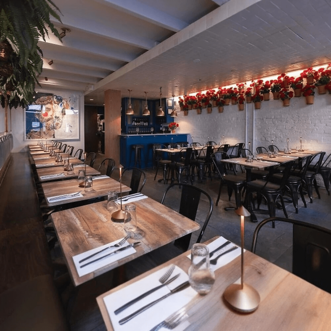 Luminária de Mesa Recarregável Minimalista Stillus